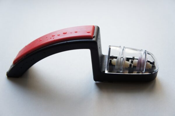 MinoSharp Ceramiczna ostrzałka wodna do noży Global 220, czarno-czerwona 220BR-78900