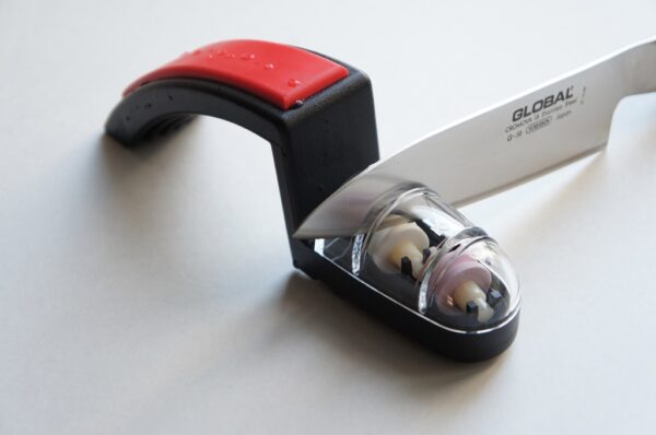 MinoSharp Ceramiczna ostrzałka wodna do noży Global 220, czarno-czerwona 220BR-78902