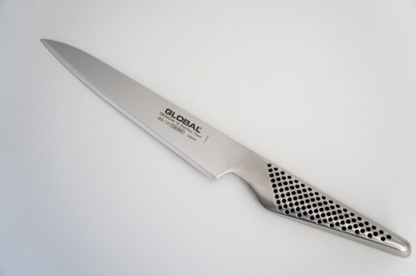 Nóż uniwersalny ząbkowany 15cm Global GS-13-78519