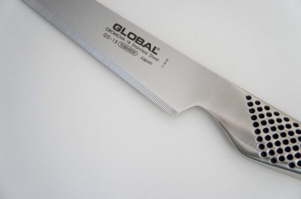 Nóż uniwersalny ząbkowany 15cm Global GS-13-78518